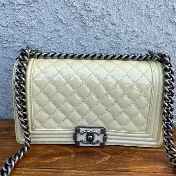 ⭐️⭐️GORGEOUS⭐️⭐️ CHANEL Reverso Boy Flap Bag patent leather Crossbody Bag - Picture 9 of 17